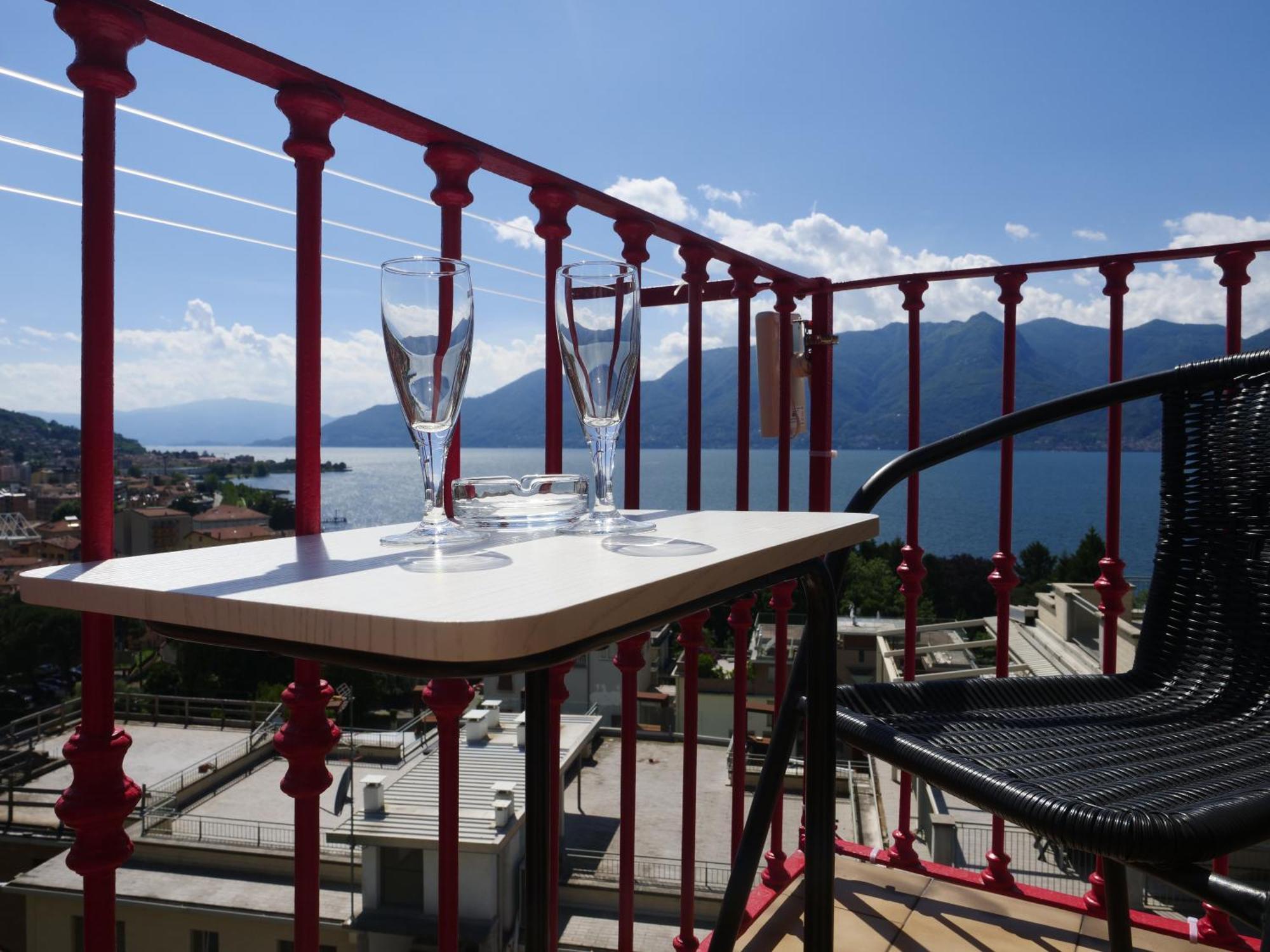 Appartamento Vista Lago Luino Εξωτερικό φωτογραφία
